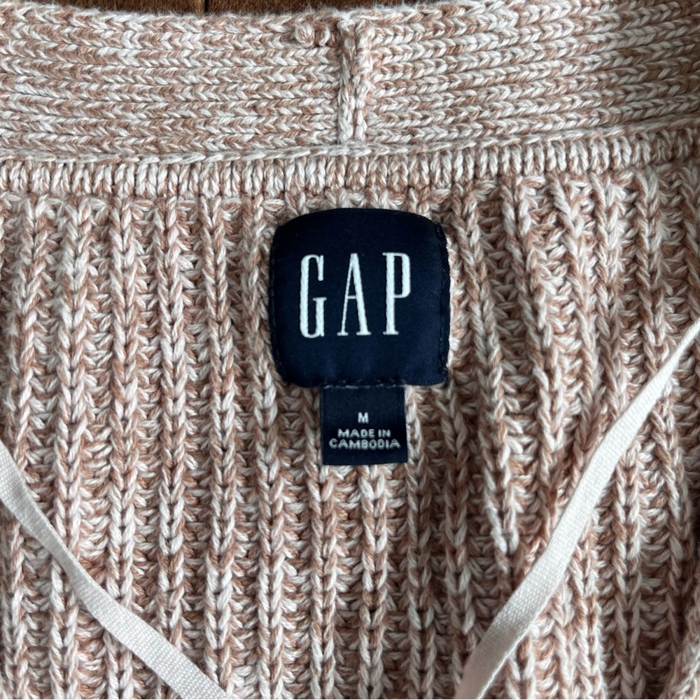 Gap Boxy fit v-neck cardigan oatmeal color - Picture 3 of 8